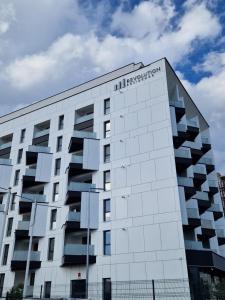 a building with a liverwegian sign on it at Marc Apartament in Baia Mare
