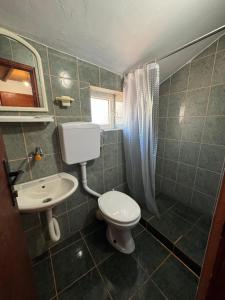 Koupelna v ubytování Apartmani Tara
