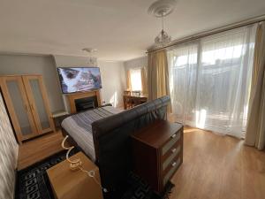 a living room with a couch and a flat screen tv at Birmingham city centre lovely family gateway in Birmingham