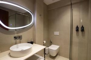 Bilik mandi di Silis Suite