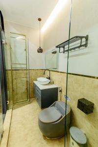 Koupelna v ubytování Goku Hotel