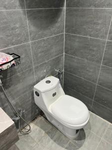 Un baño de Stylish studio with smart access