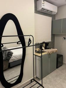 Una cocina o cocineta en Stylish studio with smart access