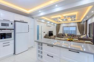 Kuchyň nebo kuchyňský kout v ubytování Villa in Gocek