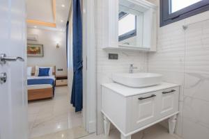 Postel nebo postele na pokoji v ubytování Villa in Gocek + 21 fotografií