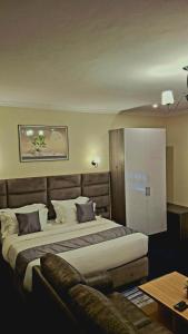 Postel nebo postele na pokoji v ubytování Calian hotel