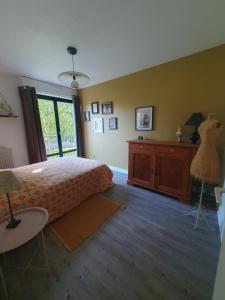 Ένα ή περισσότερα κρεβάτια σε δωμάτιο στο L'atelier cosy