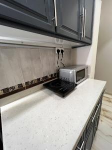 Dapur atau dapur kecil di سويت هوم بغرفة نوم ودخول ذاتي