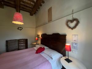 Postel nebo postele na pokoji v ubytování CasaLeMonache appartamenti in casale in Umbria