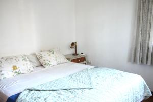 a bedroom with a bed and a night stand at La Casona, vistas al boulevard in La Plata