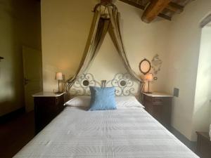 Postel nebo postele na pokoji v ubytování CasaLeMonache appartamenti in casale in Umbria