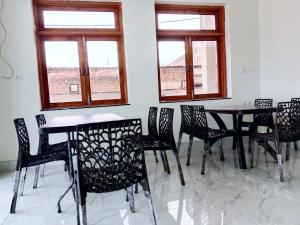 范兰德凡Hotel Dev Shri Residency ! near Prem mandir & ISCKON ! Fully AC rooms ! Café & Banquet, Free parking & Lift availability的相册照片