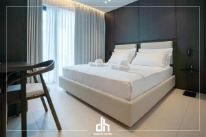 Postel nebo postele na pokoji v ubytování DREAM HOTEL SARANDA