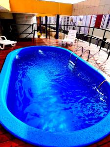 a large blue tub in the middle of a building at Flat perfeito no coração de Boa Viagem in Recife