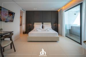 Postel nebo postele na pokoji v ubytování DREAM HOTEL SARANDA