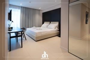 Postel nebo postele na pokoji v ubytování DREAM HOTEL SARANDA
