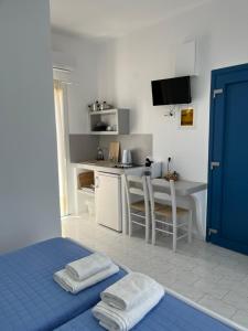 A kitchen or kitchenette at Captain Stavros