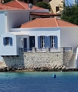 Gallery image of Halki Sea Breeze - a waterfront villa in Halki