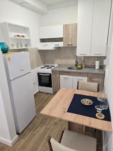 Kuchyň nebo kuchyňský kout v ubytování Kmb Apartment