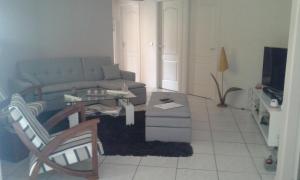 Galeriebild der Unterkunft Charming Tahiti villa, with pool and sea view in Punaauia