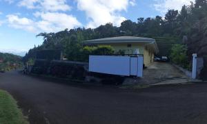 Galeriebild der Unterkunft Charming Tahiti villa, with pool and sea view in Punaauia