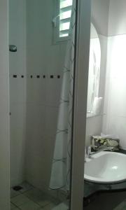 Galeriebild der Unterkunft Charming Tahiti villa, with pool and sea view in Punaauia