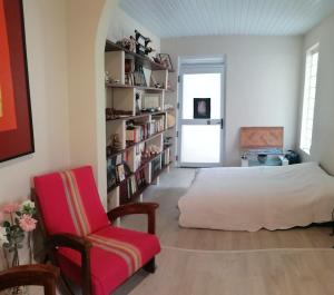 Galeriebild der Unterkunft Charming Tahiti villa, with pool and sea view in Punaauia