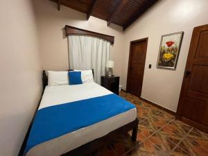 Postelja oz. postelje v sobi nastanitve Hostal Marias