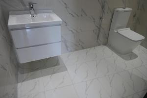 A bathroom at chez Aissam