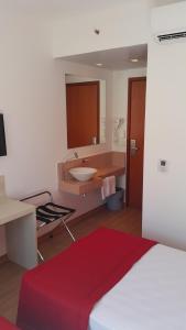 Giường trong phòng chung tại Go Inn Vitória