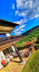 a balcony of a house with a view of a mountain at Miu's Ferienwohnung in Alpirsbach