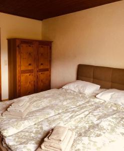 Postel nebo postele na pokoji v ubytování Ferienhaus Ella