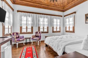 Gallery image of White House Hotel & Restaurant - since 1999 in Berat +99 photos