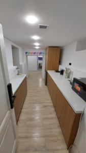 Kuchyň nebo kuchyňský kout v ubytování Private rooms Sololaki