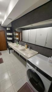 Kuchyň nebo kuchyňský kout v ubytování Private rooms Sololaki