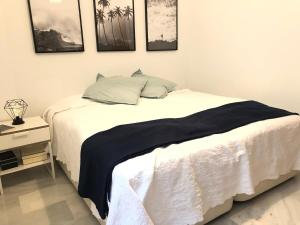 a bedroom with a bed with a black and white blanket at Playa Serena 2 habitaciones PRIMERA LINEA DE PLAYA Vista al Mar in Roquetas de Mar +44 photos