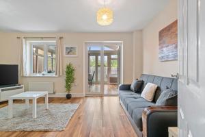 a living room with a couch and a tv at 3 Bed - Sleeps 7 - Hot-Tub - Free Parking in Hornchurch