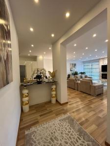 Η κουζίνα ή μικρή κουζίνα στο Deluxe Apartment in the Heart of Peja