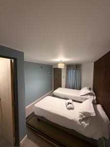 Tempat tidur dalam kamar di Hospedaje cómodo en El Rosario