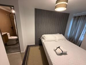 Tempat tidur dalam kamar di Hospedaje cómodo en El Rosario