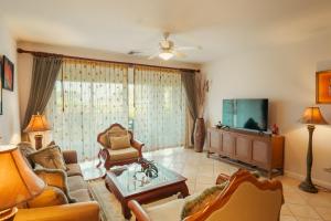 Μια τηλεόραση ή/και κέντρο ψυχαγωγίας στο CR Luxury Del Mar 2Q 3 Bdrm