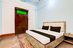 Katil atau katil-katil dalam bilik di Hotel O Mannat