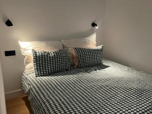 Ένα ή περισσότερα κρεβάτια σε δωμάτιο στο Bilbao City Center