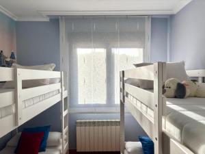 a bedroom with two bunk beds and a window at Holibai, Feiticeira, Vacaciones familiares, Casa de Ensueño en Galicia in Gondomar +41 photos