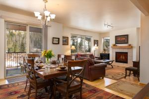 Χώρος καθιστικού στο Trailhead 524 Clubhouse with Hot tub & Pool