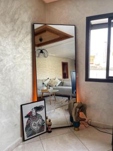 a mirror in a room with a living room at Appartement centre ville kenitra in Kenitra