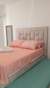 a bedroom with a bed with pink pillows on it at apartamento para estrenar in Santa Marta +31 photos