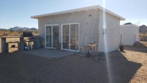 Zdjęcie z galerii obiektu Joshua Tree Tiny Home w mieście Yucca