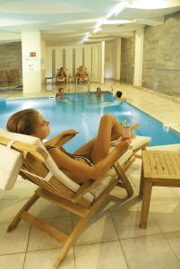 Der Swimmingpool an oder in der Nähe von Korumar Hotel Deluxe