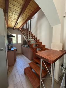 Kuchyň nebo kuchyňský kout v ubytování Villa Mitsialis